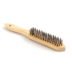 Brosse en bois avec 4 rangées de soies en acier.